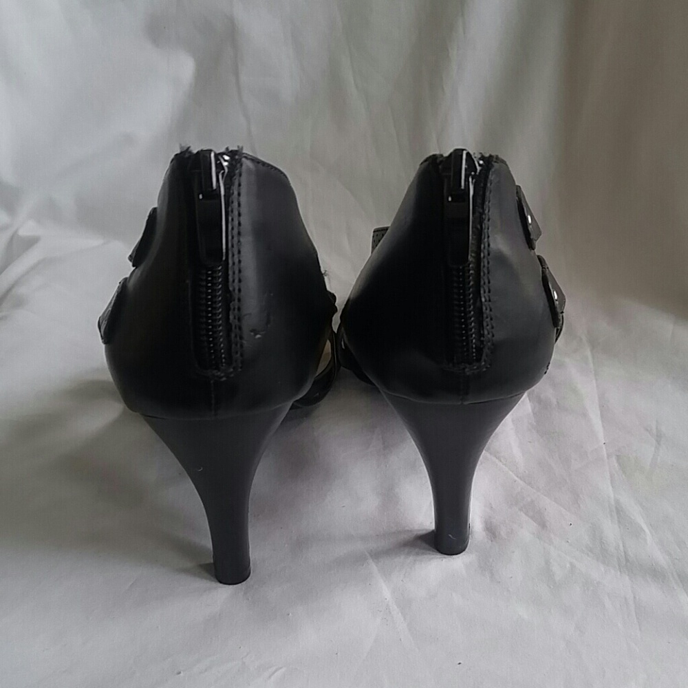Shoes - Picture 5 of 8